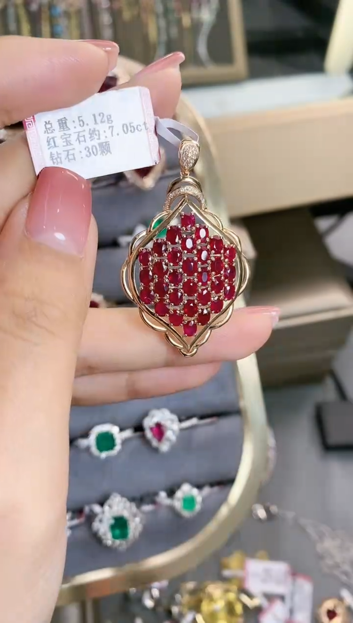 【闪购商品】红宝石吊坠18K金镶嵌...........