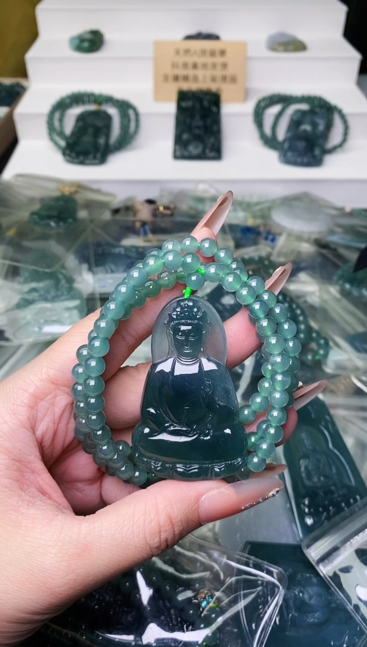颈饰未镶嵌翡翠 