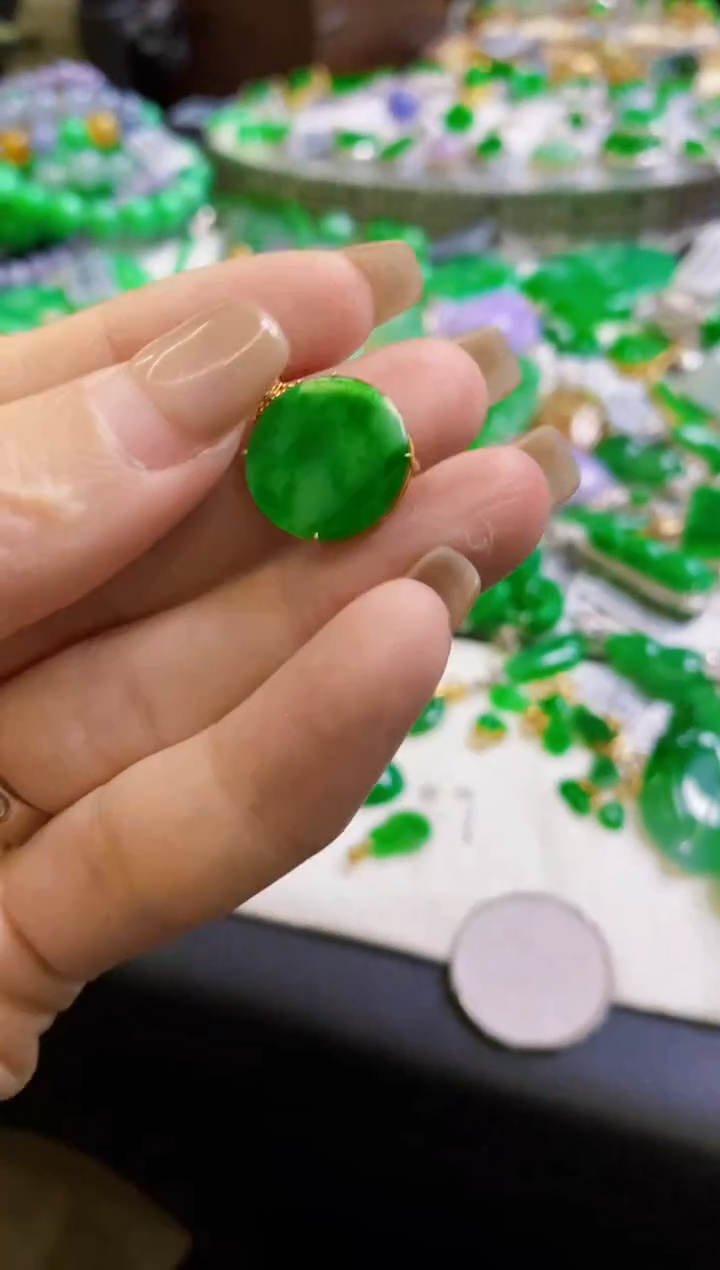 【闪购商品】定制翡翠18K金镶嵌吊坠