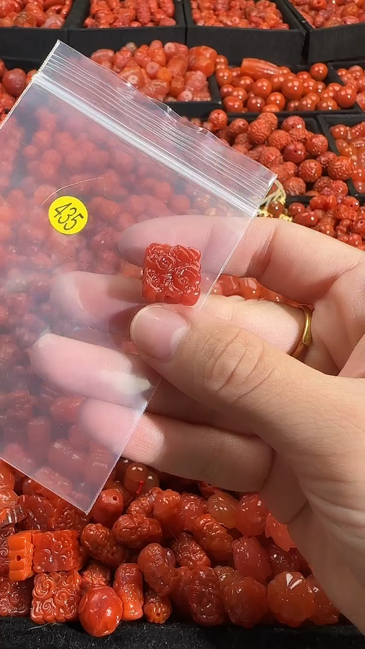 颈饰未镶嵌南红玛瑙1