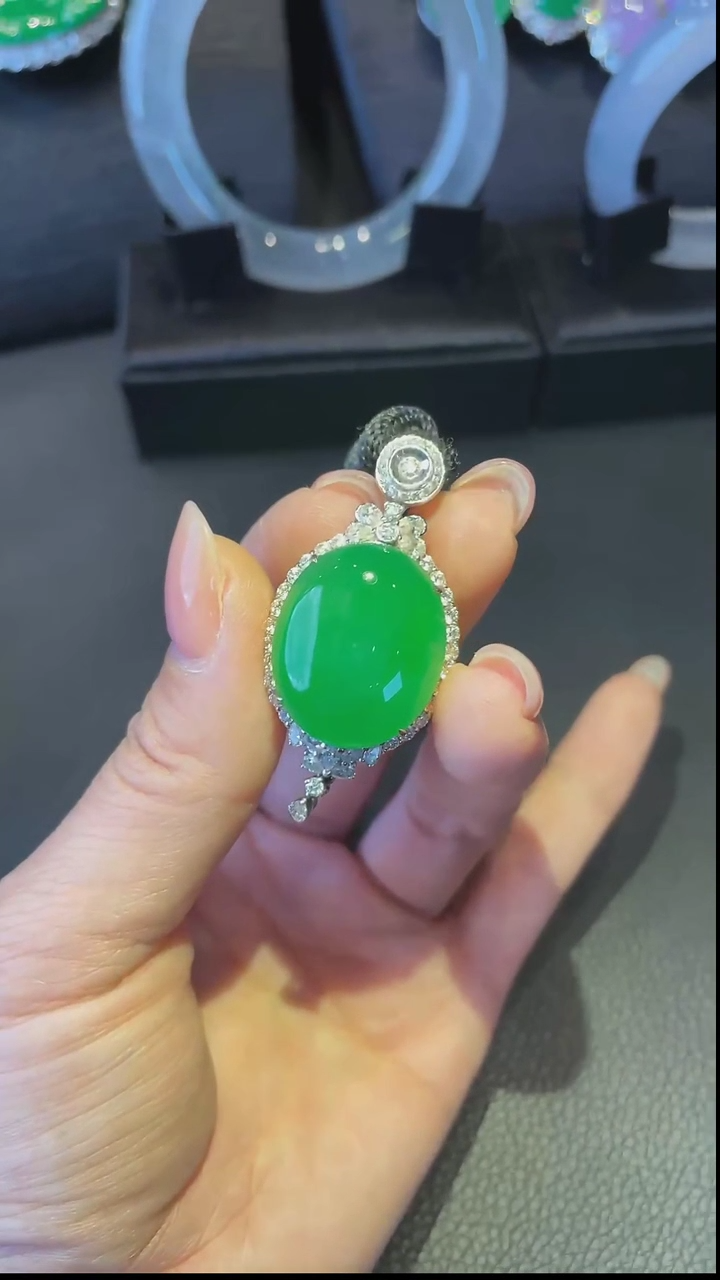 【闪购商品】翡翠颈饰18K金镶嵌吊坠