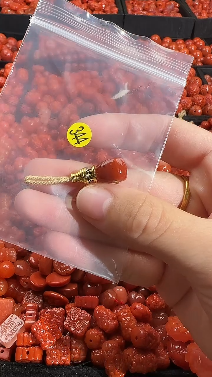 颈饰未镶嵌南红玛瑙1