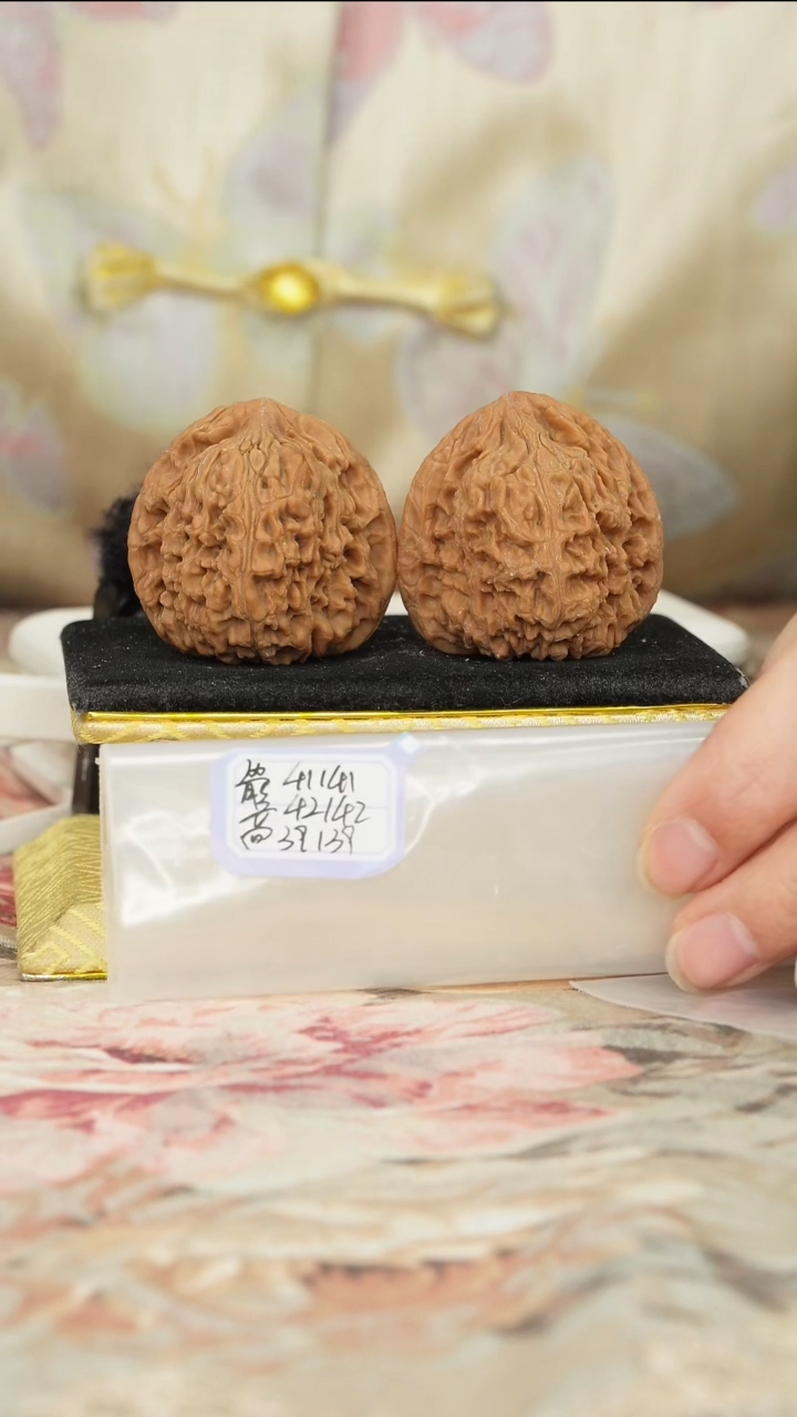 【闪购商品】文玩核桃把件赵喜满南将石