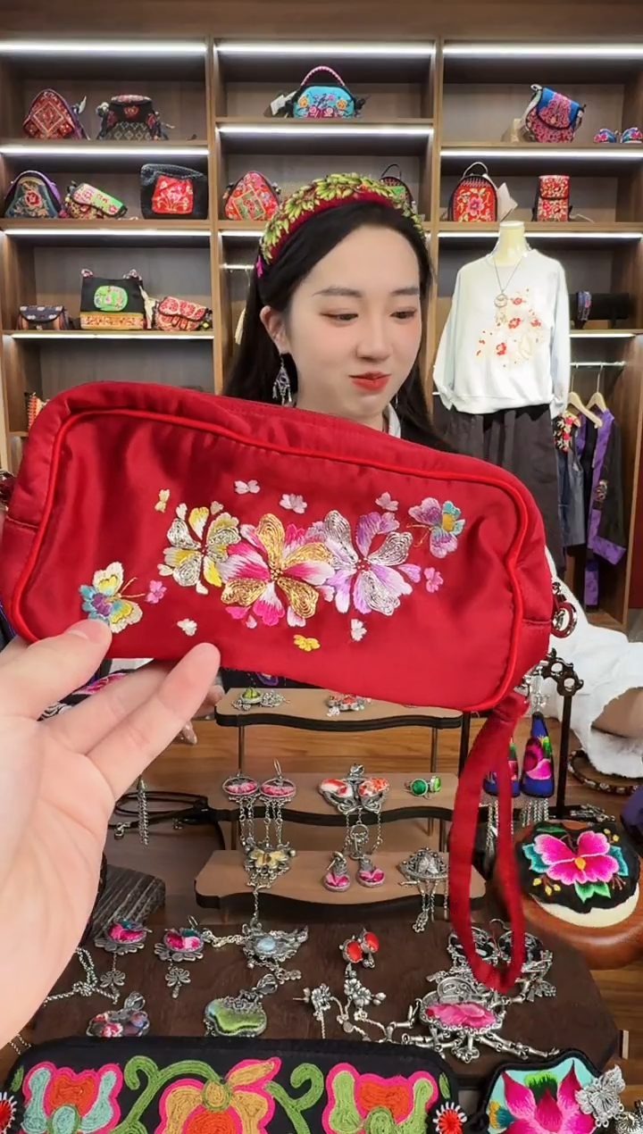 【闪购商品】织绣A13蒙阿苏苗绣传承