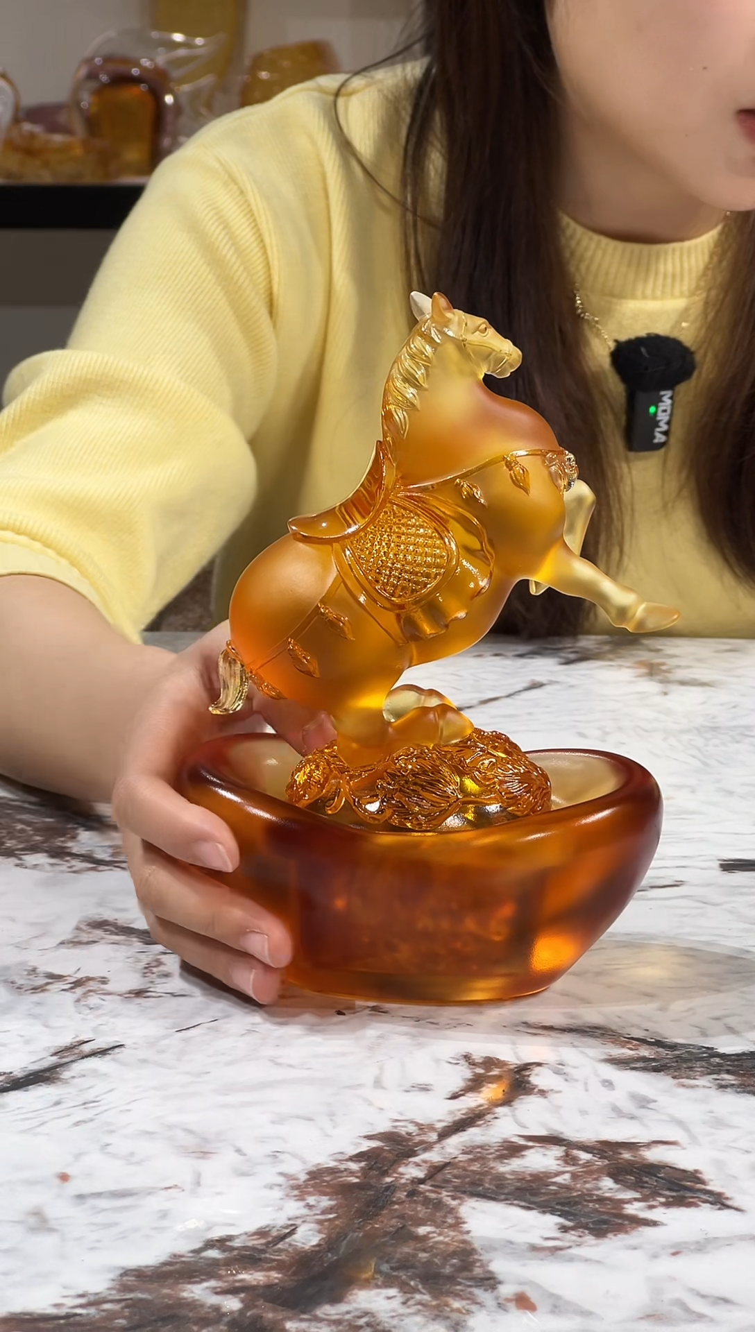 琥珀色马上有米摆件