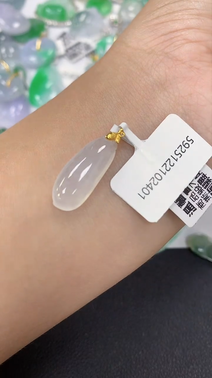 颈饰18K金镶嵌翡翠a货假一赔三支持复检百元上9元证书费自理