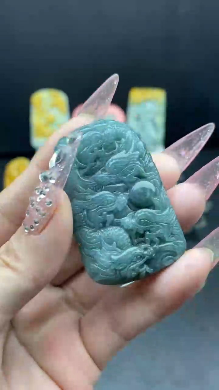 翡翠未镶嵌颈饰挂件