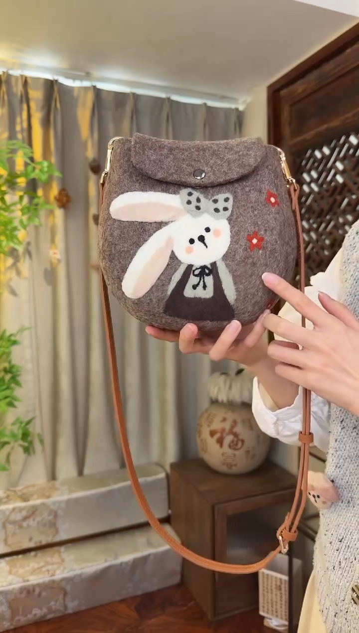 羊毛非遗羊毛毡包 蛋蛋包三花兔