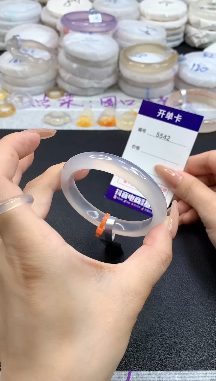 【闪购商品】玛瑙/玉髓手镯未镶嵌5542圈口54