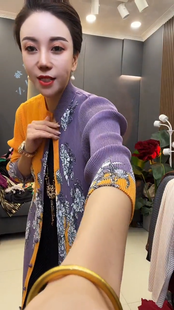 聚酯纤维（涤纶）紫拼橘色 开衫