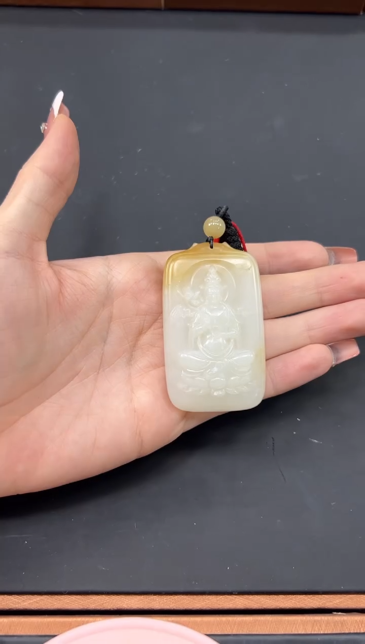 【闪购商品】和田玉吊坠(赠链)未镶嵌且末金山微色差吊坠