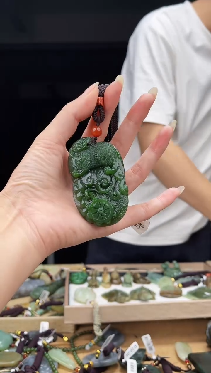 颈饰未镶嵌和田玉1