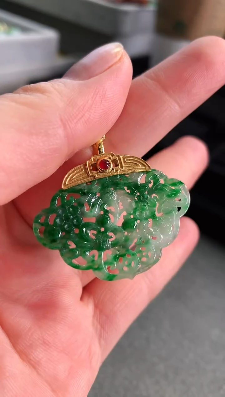 【闪购商品】翡翠吊坠(不含链)18K金镶嵌吊坠