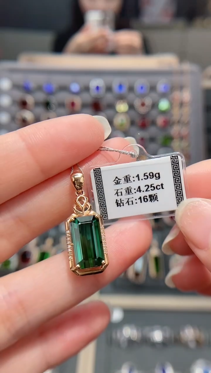 【闪购商品】碧玺颈饰18K金镶嵌4.25   