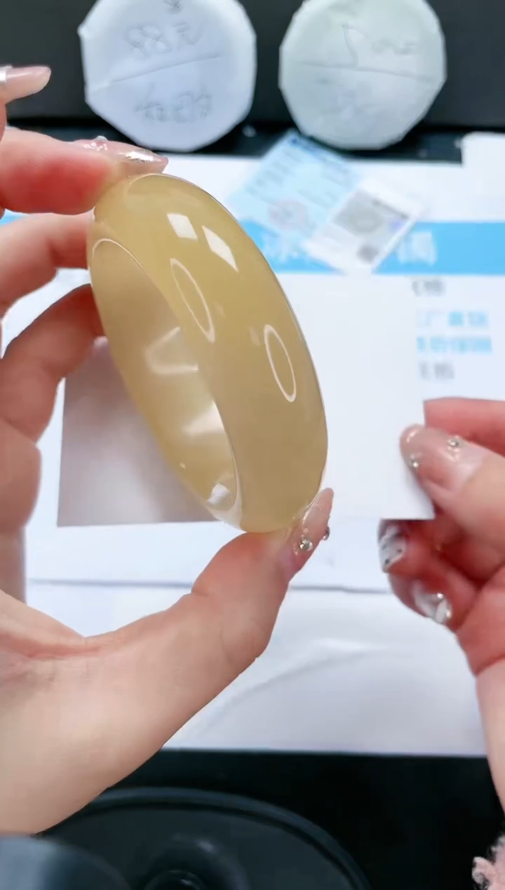 【闪购商品】石英质玉手镯未镶嵌90-55.4