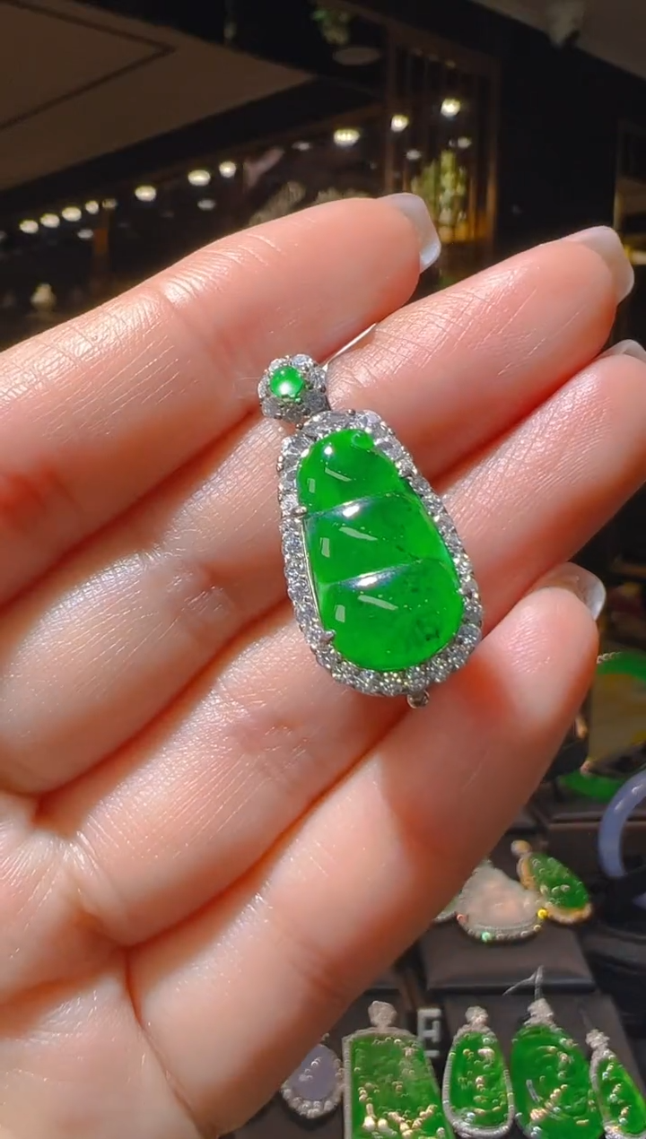 【闪购商品】翡翠吊坠(赠链)银S925镶嵌089      