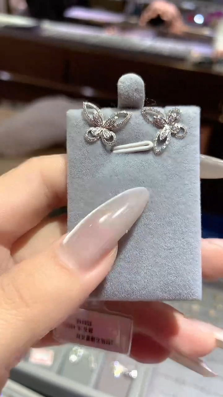 【闪购商品】钻石耳饰18K金镶嵌耳饰