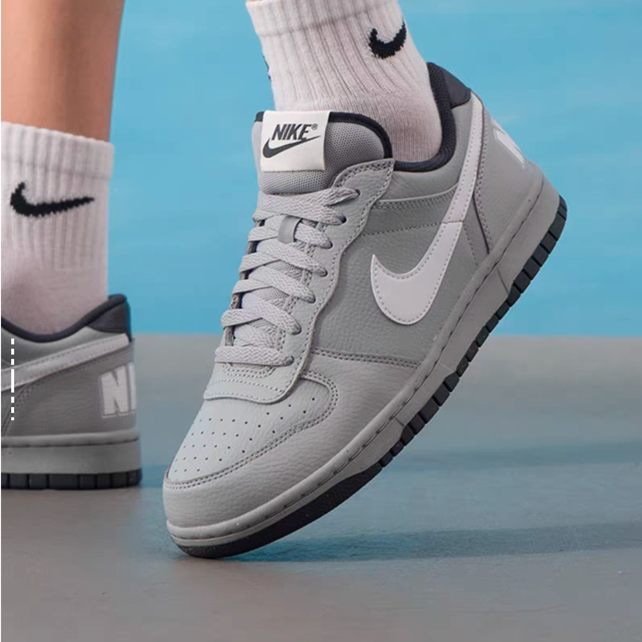 NIKE/耐克水泥灰黑底白钩BIG NIKE LOW男子休闲板鞋 355152017