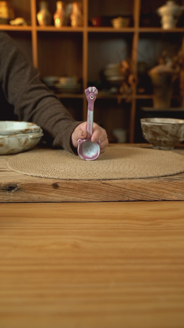 紫色系列的猫爪勺子1个