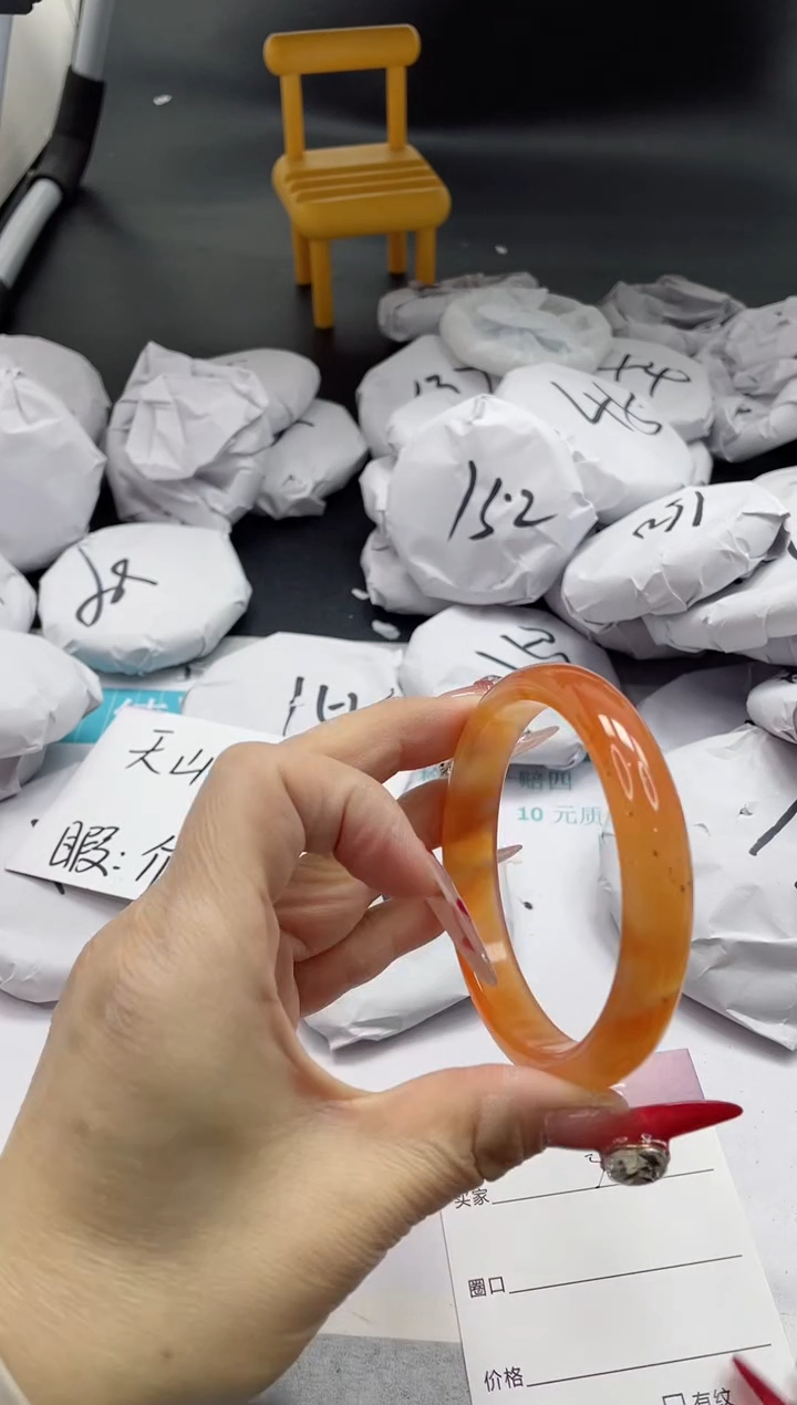 【闪购商品】石英质玉手镯未镶嵌350