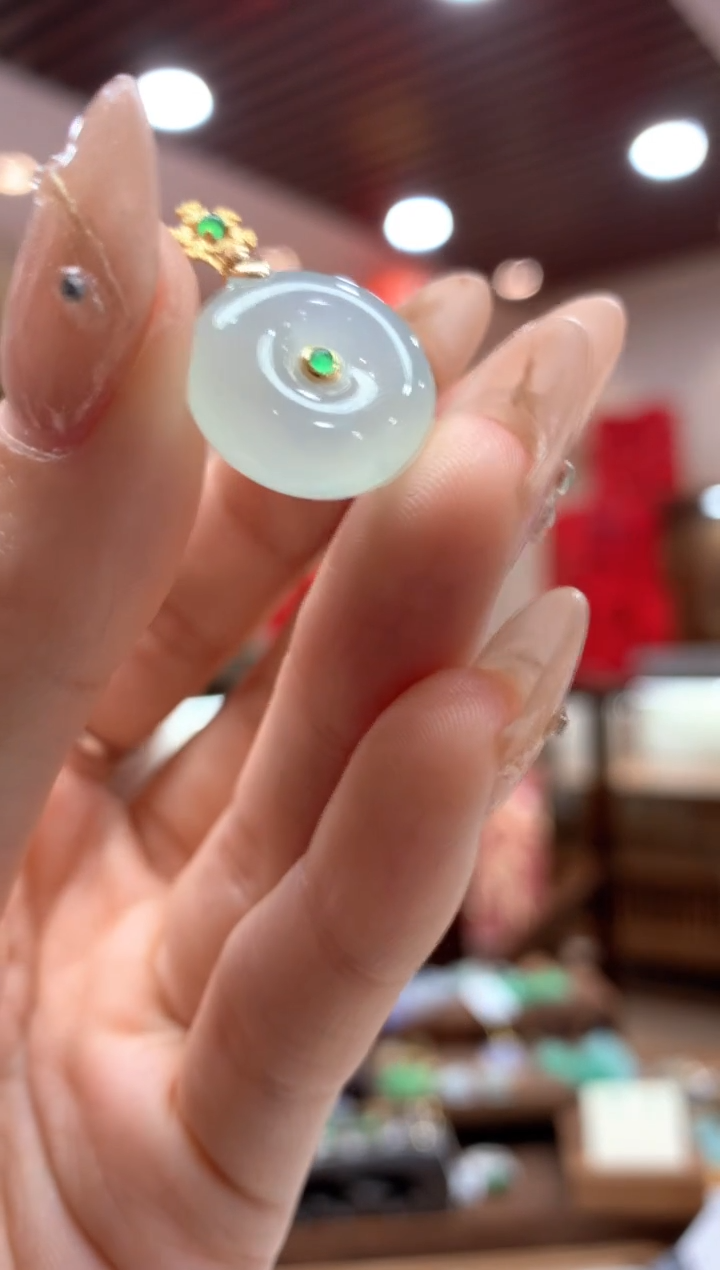 【闪购商品】翡翠吊坠(不含链)18K金镶嵌平安扣