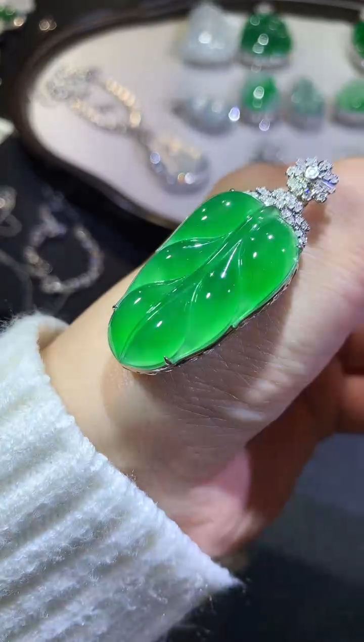 【闪购商品】翡翠吊坠(不含链)18K金镶嵌93-叶子