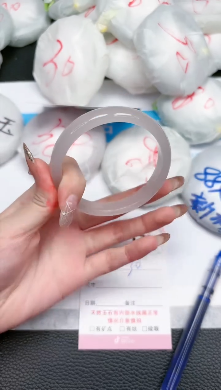 【闪购商品】石英质玉手镯未镶嵌220-58.5