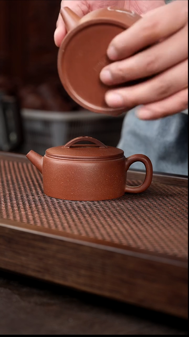 茶壶紫砂红降坡汉瓦{微瑕}{不挑大小}