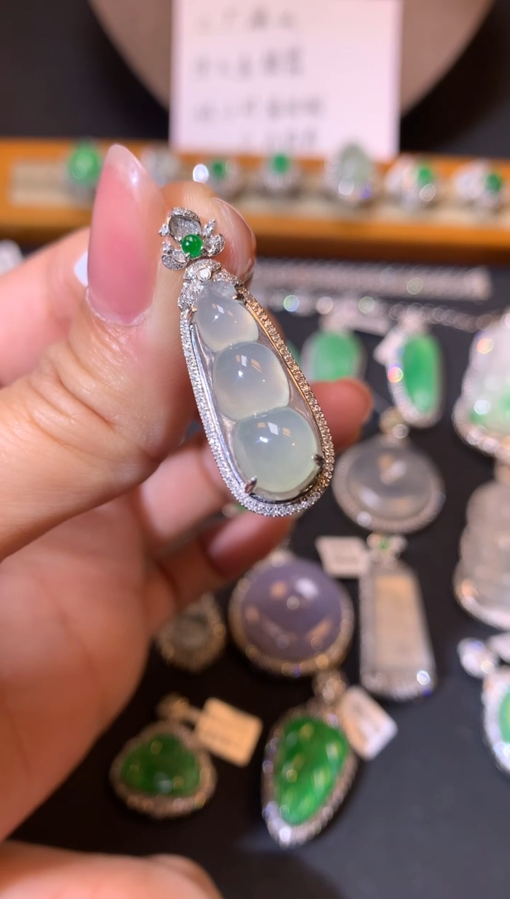 【闪购商品】翡翠吊坠(不含链)18K金镶嵌吊坠