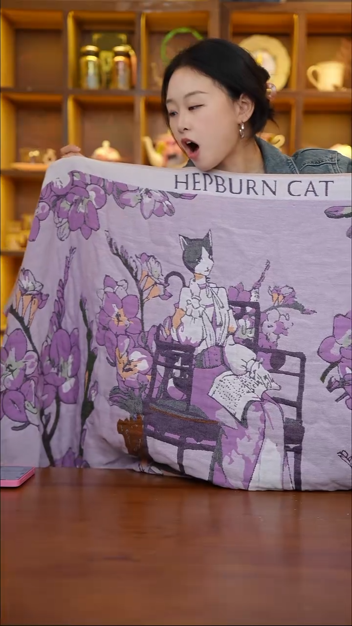 陶101-赫本猫浴巾-紫色80*160cm