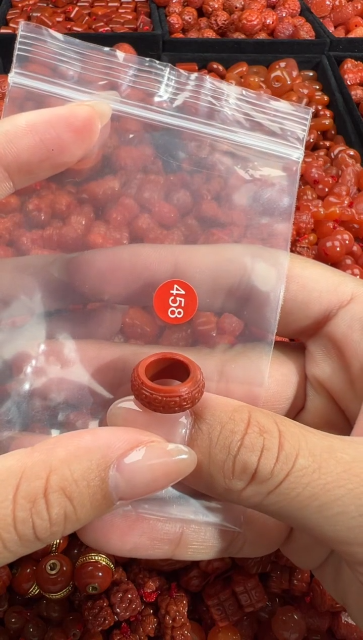 南红玛瑙未镶嵌颈饰1
