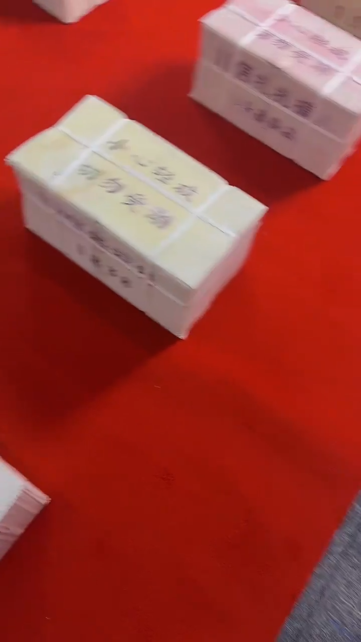 【闪购商品】005整捆金腰带千张连号 保真