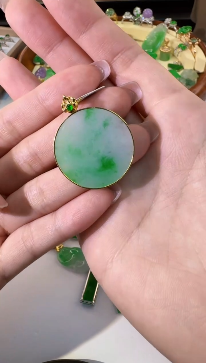 【闪购商品】翡翠颈饰18K金镶嵌缅甸翡翠A货吊坠