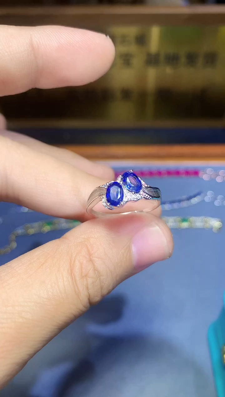 【闪购商品】蓝宝石戒指银S925镶嵌........