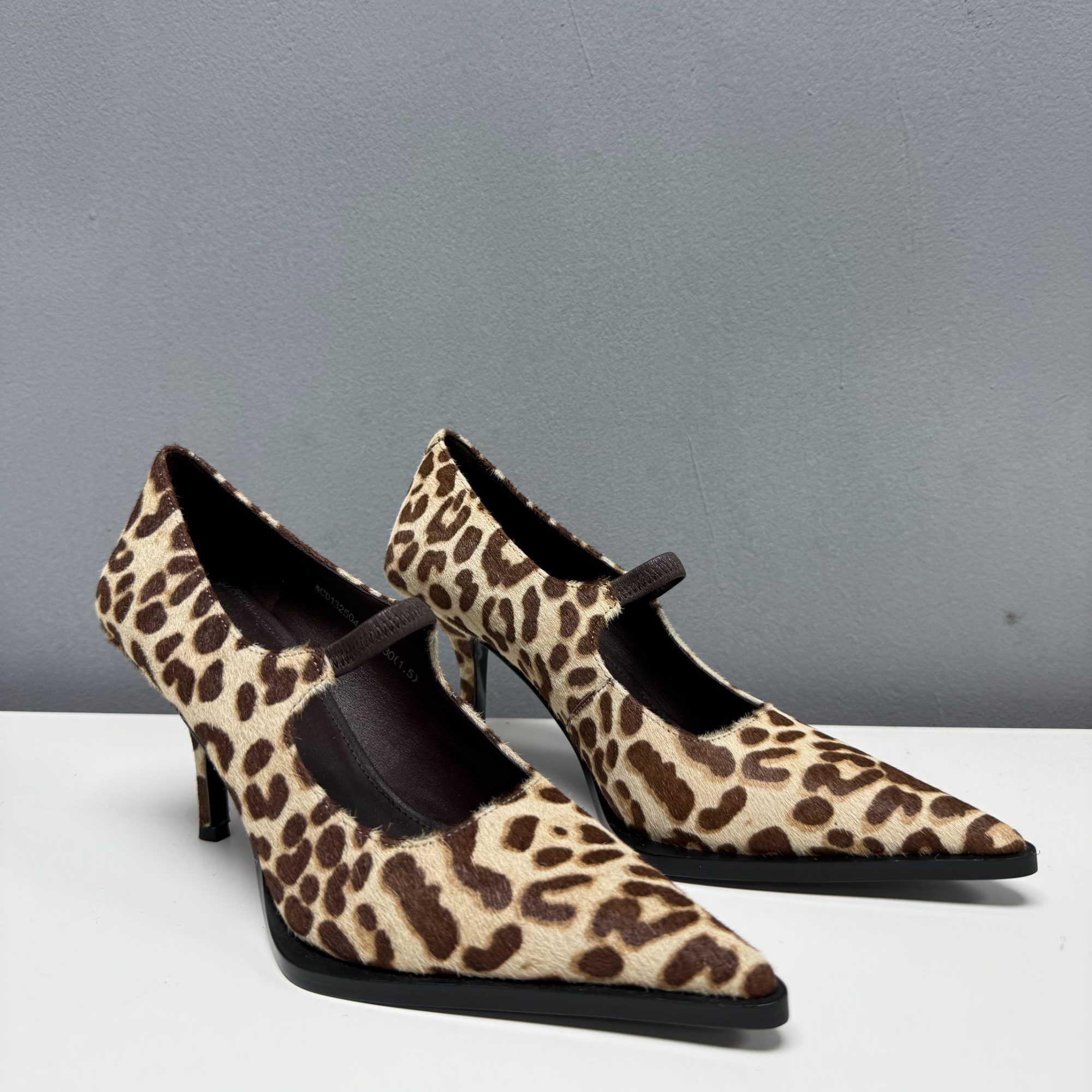 2025年秋冬新款高跟浅口高跟单鞋女豹纹厚底鞋豹纹女士琥珀流光