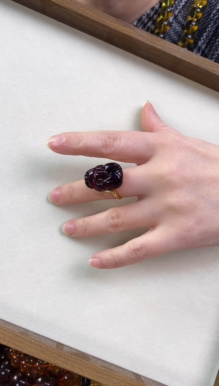 【闪购商品】血珀颈饰银S925镶嵌pixiu000