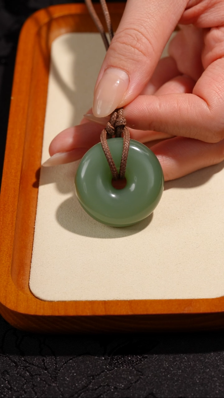 吊坠(不含链)未镶嵌和田玉（碧玉）和田玉粉青平安扣 约27.48g