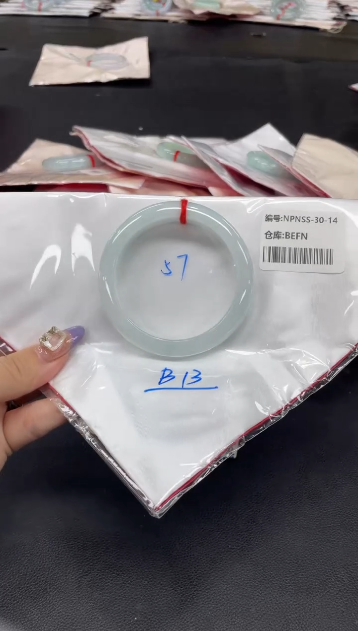 未镶嵌手镯翡翠翡翠手镯