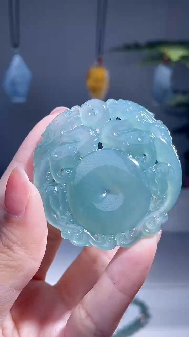 颈饰未镶嵌翡翠龙扣