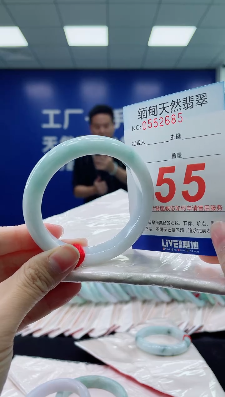 未镶嵌手镯翡翠天然翡翠手镯