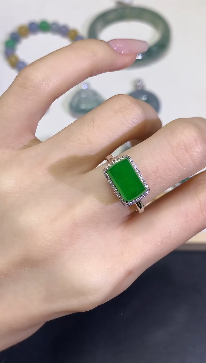 【闪购商品】翡翠颈饰18K金镶嵌团购30