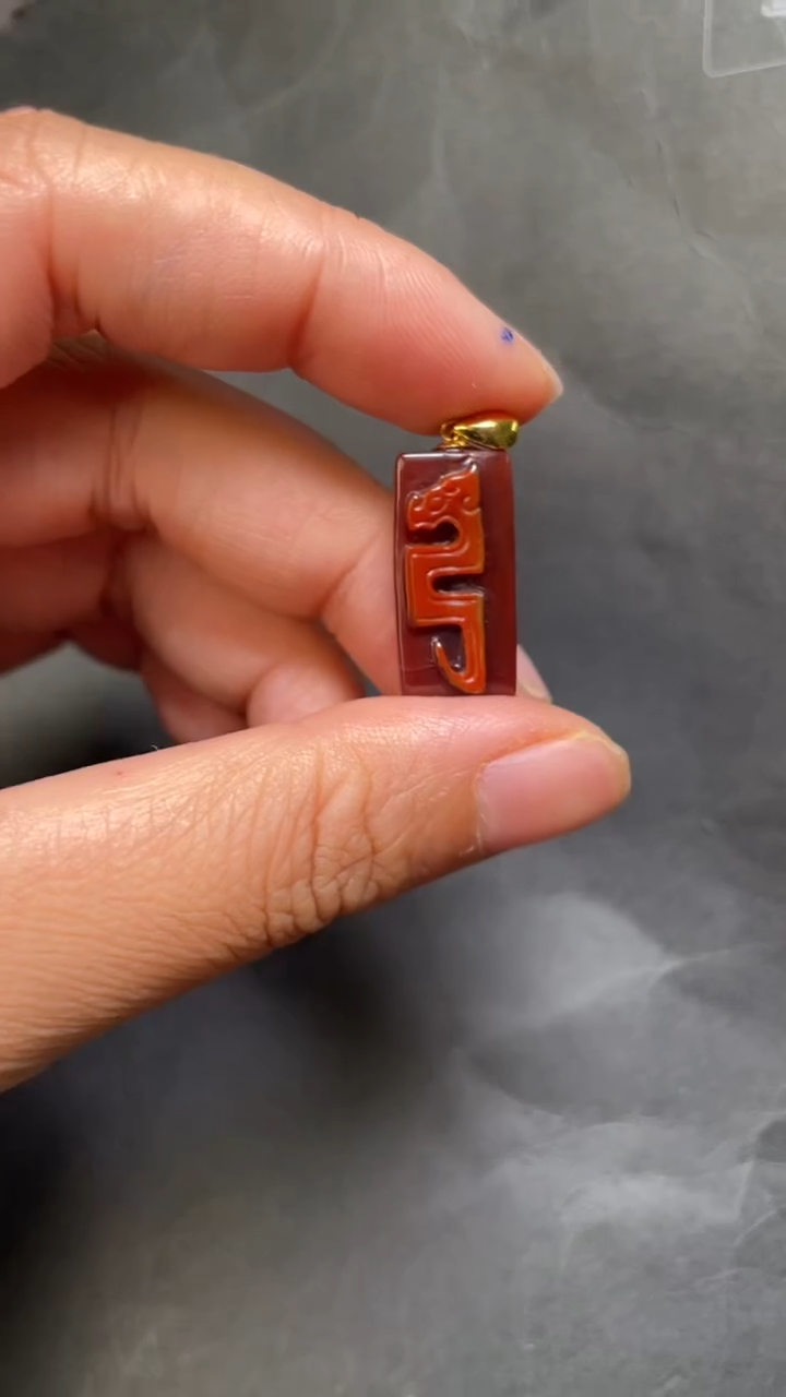 南红玛瑙吊坠18K金镶嵌138