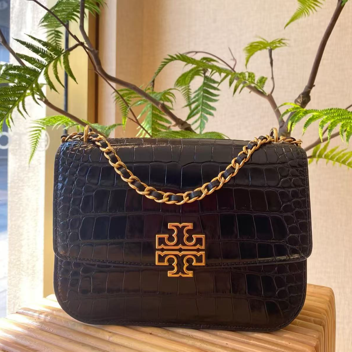 Tory Burch/汤丽柏琦 （小号）亮面金扣方包1410291122 22*15CM