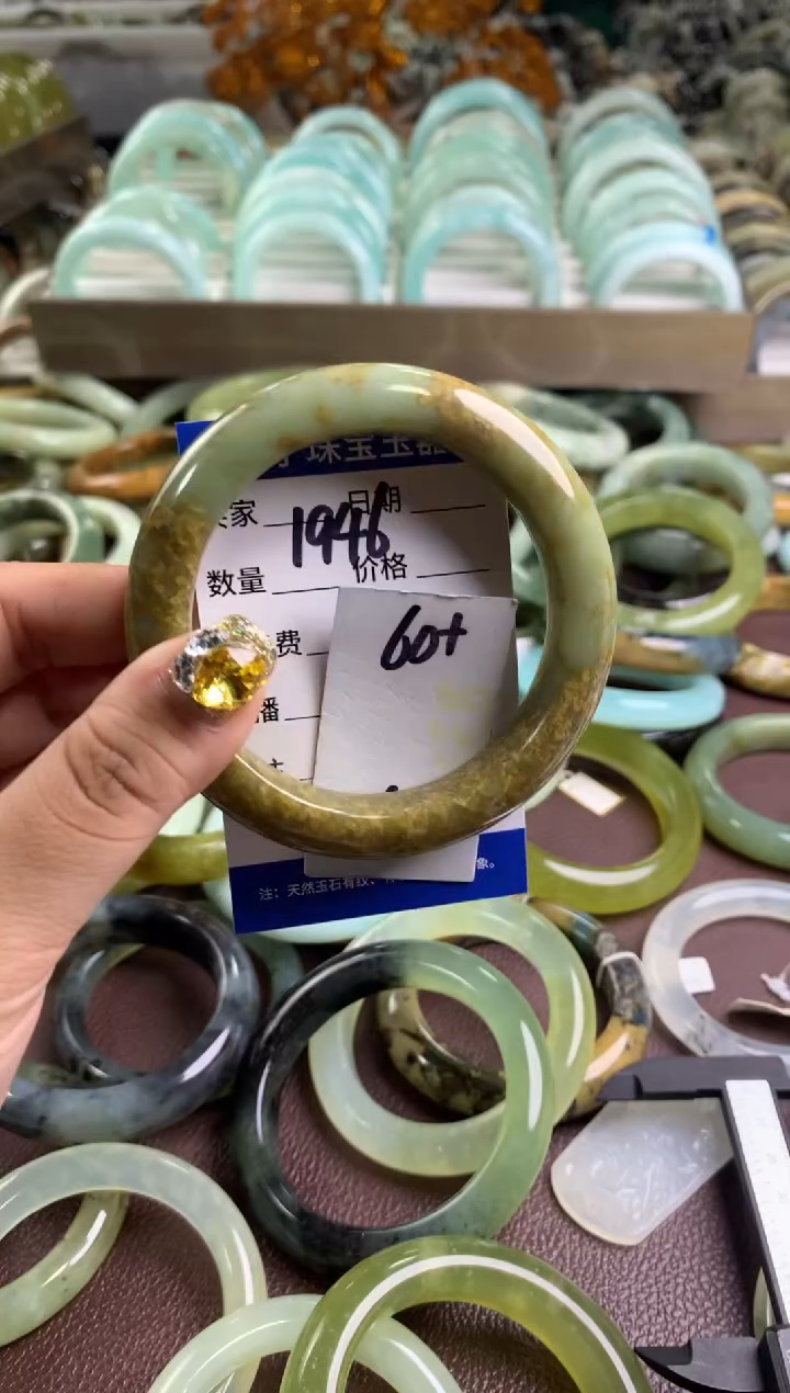 【闪购商品】蛇纹石玉手镯未镶嵌1946