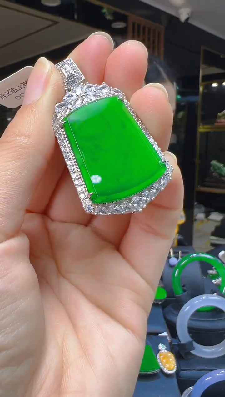 吊坠(赠链)银S925镶嵌翡翠016(多样性发货发其一)