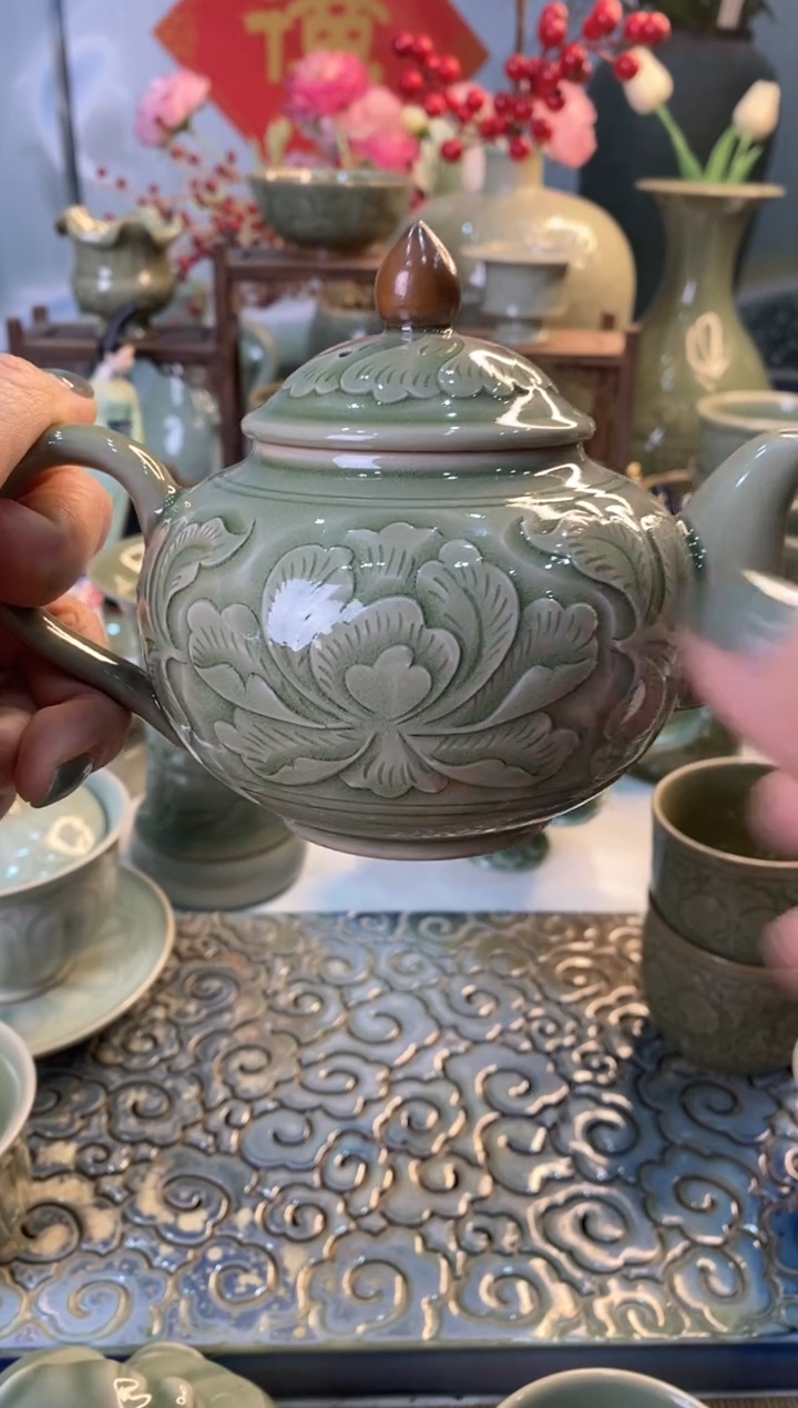 【闪购商品】022719 手工刻花桃顶壶 一只微瑕