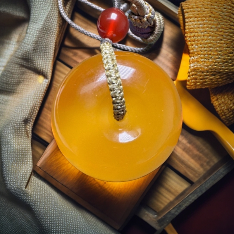 33➕蜜蜡俄料平安扣挂坠 16.3克