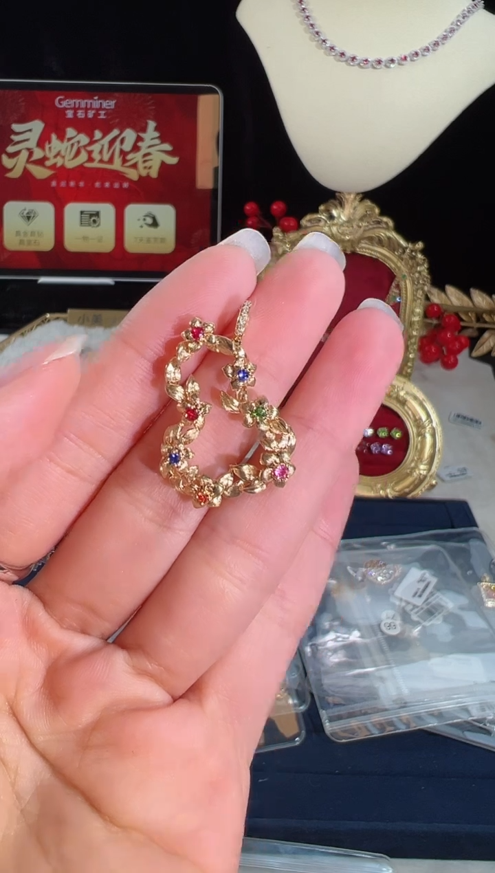 【闪购商品】彩色蓝宝石颈饰18K金镶嵌吊坠