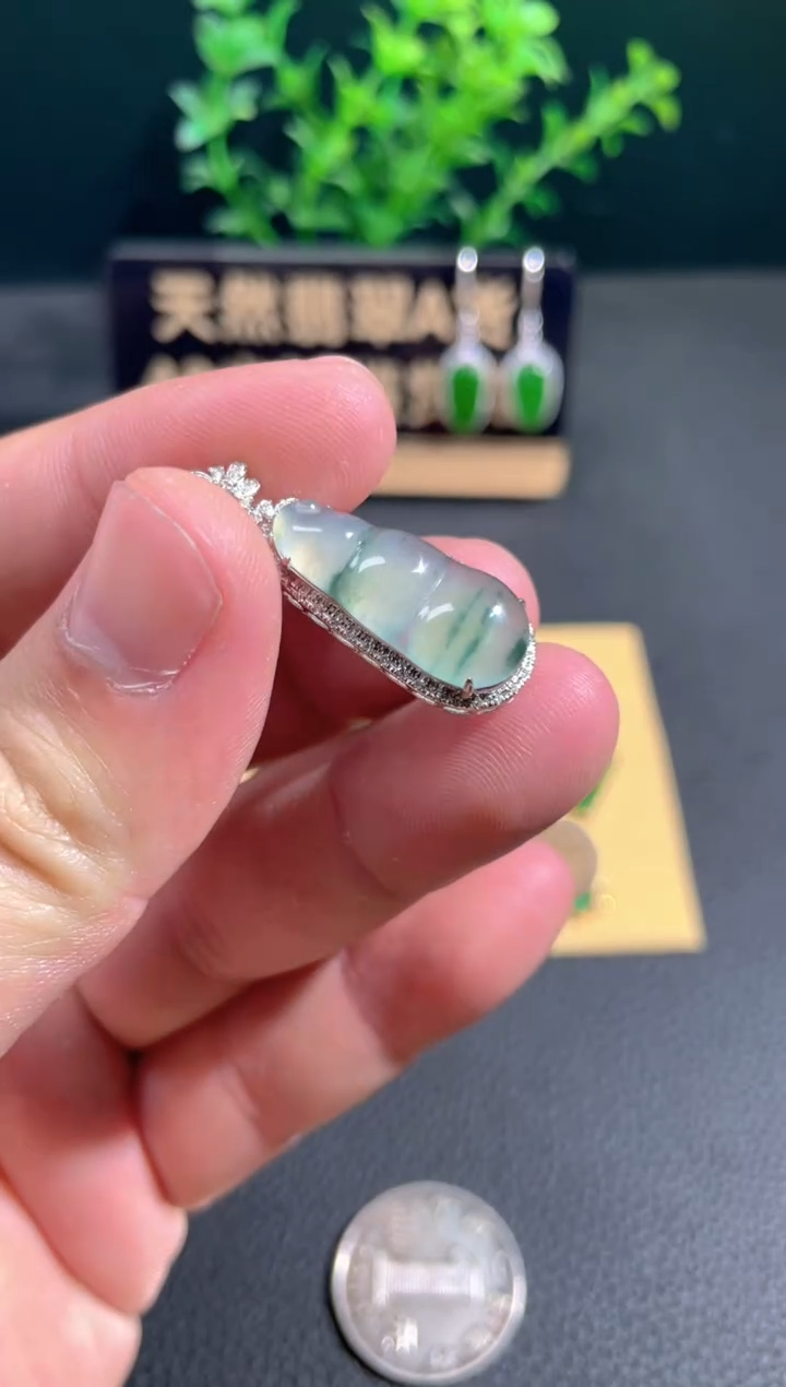 【闪购商品】翡翠颈饰18K金镶嵌翡翠