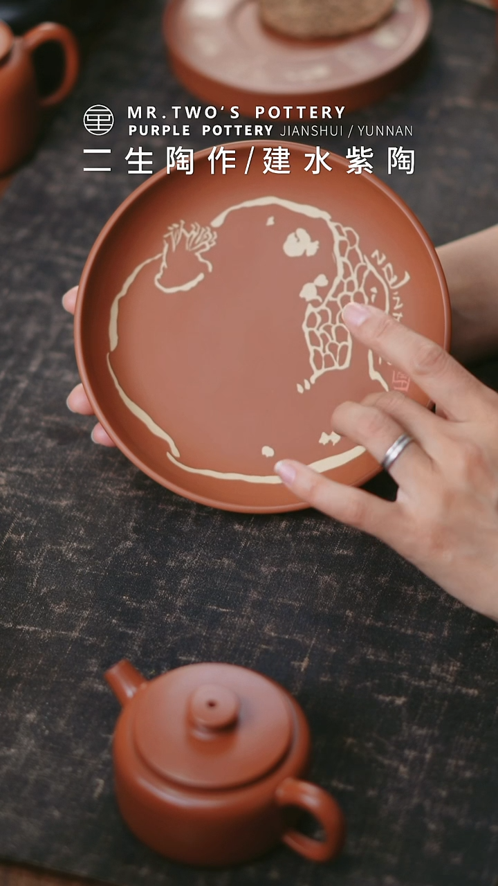 二生陶作不完美刻填干泡盘.01